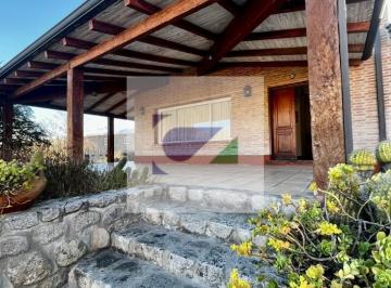 Casa · 220m² · 4 Ambientes · 1 Cochera · Casa en Venta Tafi del Valle - Zona La Queseria