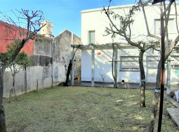 PH · 121m² · 3 Ambientes · PH en Venta Liniers 3 Amb. con Jardín