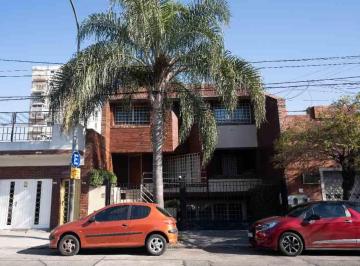 Casa de 5 ambientes, Liniers · Chalet 4 Ambientes con Parque y Pileta