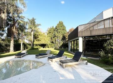 Casa · 569m² · 7 Ambientes · 4 Cocheras · Casa en Venta 6 Ambientes Al Golf en Abril Club de Campo