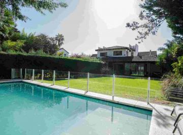 Casa · 180m² · 4 Ambientes · 2 Cocheras · Venta Casa 4 Ambientes con Pileta en Escobar