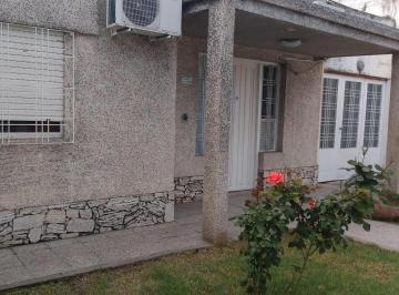 Casa · 85m² · 3 Ambientes · 1 Cochera · Villa Bonich. Casa 3 Ambientes en Lote Propio de 10 X 23 Met