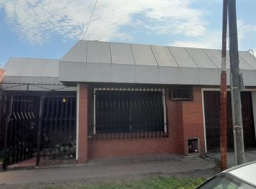 Casa · 102m² · 4 Ambientes · 1 Cochera · Casa en Tablada