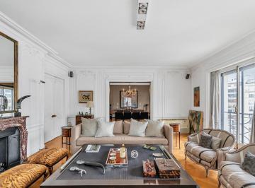 Departamento · 400m² · 6 Ambientes · Departamento de 3 Dorm. en Suite, Amoblado Elegante y Distinguido en Recoleta