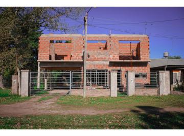 Casa · 27m² · 3 Ambientes · 1 Cochera · Casa con Gran Terreno - Los Pinos 2 - Alvarez