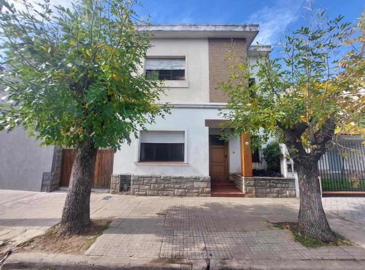 Casa · 156m² · 5 Ambientes · 2 Cocheras