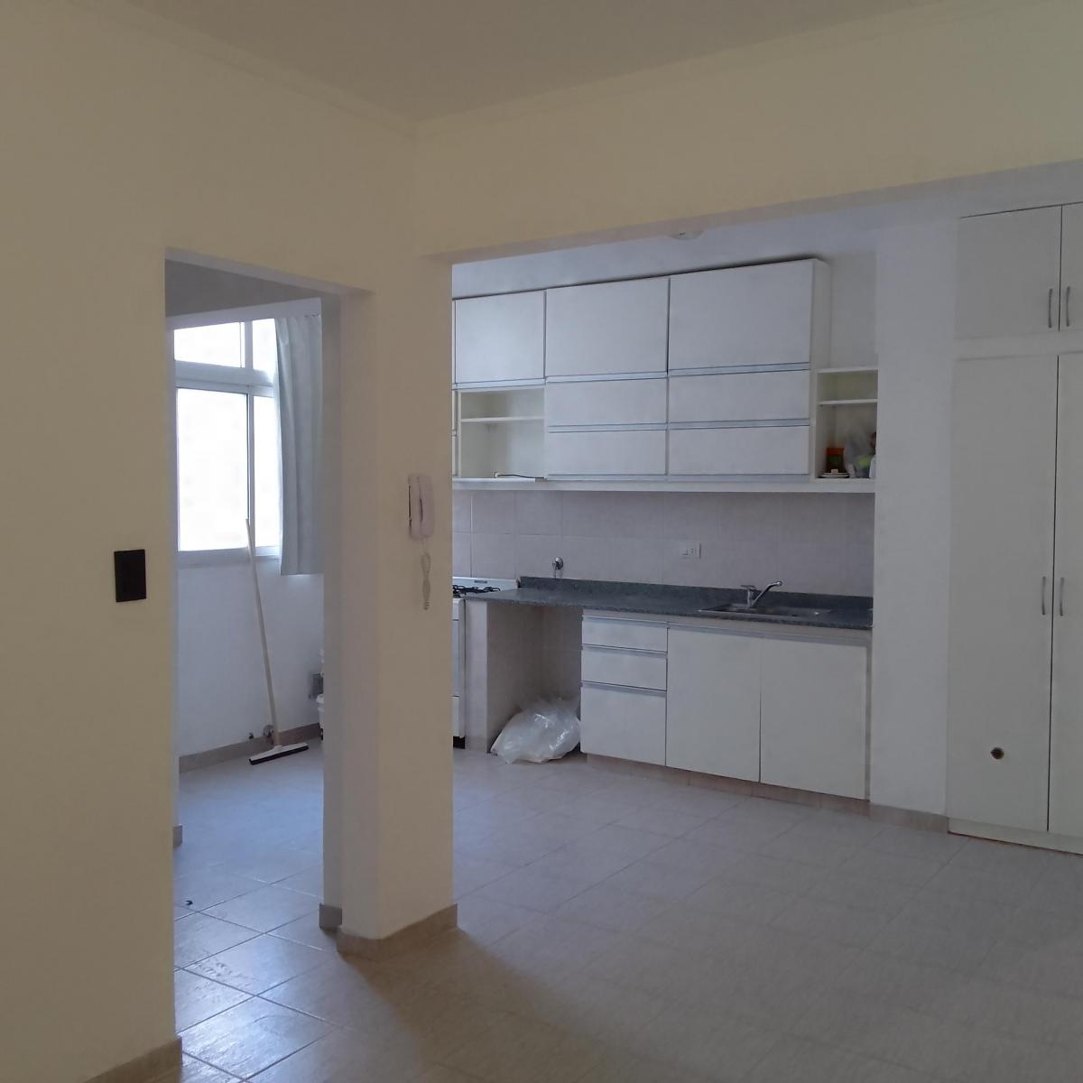 Living comedor con salida al balcon, cocina integrada con espacio para lavarropas, dormitorio baño completo, dormitorio al contrafrente.