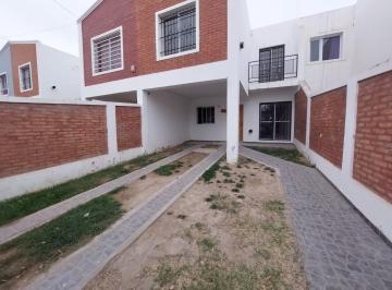 Casa de 4 ambientes, Neuquén · Duplex en Alquiler, 3 Dorm.