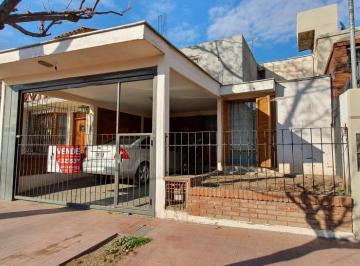 Casa de 6 ambientes, Guaymallén · Casa en Venta - B° Petroleros - 5 Hab - 2 Baños