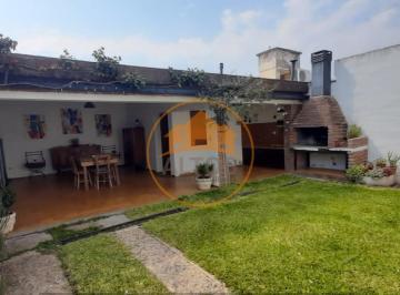 Casa · 197m² · 6 Ambientes · 2 Cocheras · Casa 2 Dorm. Cochera. Patio. Sobre Av Patria Al 54. Bo Alto General Paz. Cordoba. Escritura