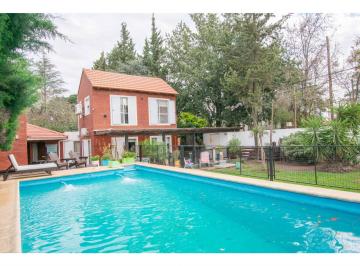 Casa · 120m² · 4 Ambientes · 1 Cochera · Casa en Zona Liceo Aeronáutico.