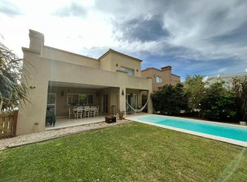 Casa · 170m² · 4 Ambientes · 3 Cocheras · Casa 4 Amb. con Piscina en Pilar - Barrio Las Orquídeas