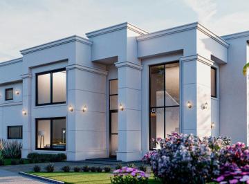 Casa · 325m² · 6 Ambientes · 1 Cochera · Casa en Rumencó Joven
