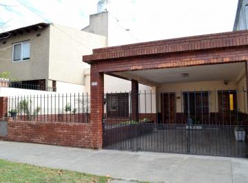 Casa · 120m² · 6 Ambientes · 1 Cochera · Venta en Block Casa Para Dos Familias con Cochera