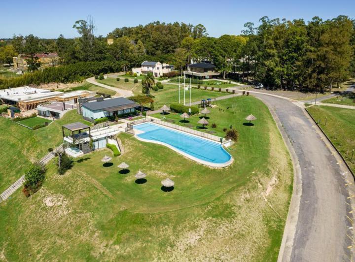 Terreno · 968m²