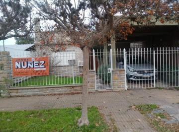 Casa · 173m² · 3 Ambientes · 1 Cochera · Casa en 9 de Febrero Al 400, Llavallol - Lomas de Zamora
