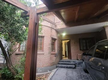 Casa · 249m² · 4 Ambientes · 1 Cochera · Casa 3 Dorm. - Cochera y Patio - Barrio Alberdi