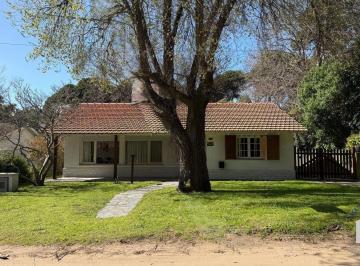 DEI-DEI-831_2 · Casa 3 Dorm. en Venta en Pinamar Zona B5