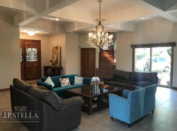 Casa · 550m² · 6 Ambientes · 4 Cocheras · Casa 6 Ambientes - Quincho - Pileta - Casa de Caseros - Villa Luzuriaga