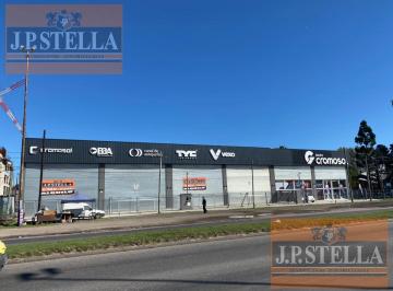 Local comercial · 600m² · Local Comercial Sobre Av 600 m² C/ Estacionamiento - Villa Luzuriaga