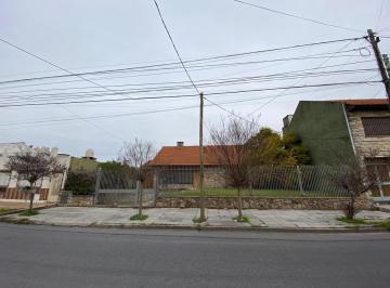 Casa · 329m² · 4 Ambientes · 1 Cochera · Casa 4 Amb en Fracción de 1724 m² Salida a 2 Calles - Ideal Constructor - San Justo