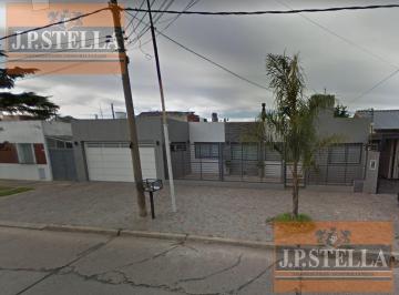 Casa · 350m² · 5 Ambientes · 2 Cocheras · Casa 5 Ambientes 350 m² Cub, - Garage 2 Autos - Pileta - Haedo