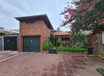 Casa · 120m² · 3 Ambientes · 1 Cochera · Casa 3 Ambientes 120 m² C/ Cochera y Pileta - V. Constructora