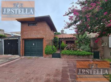 Casa · 120m² · 3 Ambientes · 1 Cochera · Casa 3 Ambientes 120 m² C/ Cochera y Pileta - V. Constructora