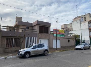 Casa · 250m² · 4 Ambientes · 1 Cochera · Casa 4 Ambientes 200 m² Lote Lindero 337 m² con Quincho y Pileta - S. Justo (Ctro)
