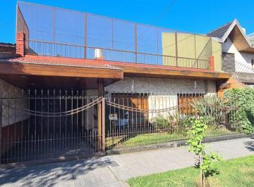 Casa · 180m² · 4 Ambientes · 4 Cocheras · Casa 4 Amb. 180 m² Cub. C/4 Cocheras y Pileta - San Justo