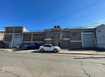 Bodega-Galpón · 2098m² · Galpón Industrial 2098 m² S/ 2 Calles - Oficinas - Baños y Vestuarios - Caseros