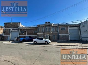 Bodega-Galpón · 2098m² · Galpón Industrial 2098 m² S/ 2 Calles - Oficinas - Baños y Vestuarios - Caseros