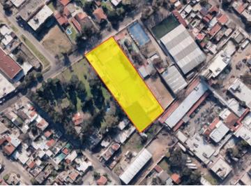 Terreno · 550m² · Fracción Comercial 4.463 m² - 550 m² Cubiertos - Complejo Deportivo - Villa Luzuriaga
