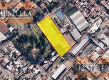 Terreno · 550m² · Fracción Comercial 4.463 m² - 550 m² Cubiertos - Complejo Deportivo - Villa Luzuriaga