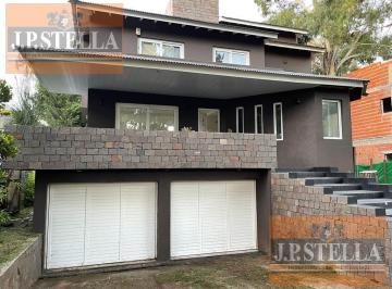 Casa · 303m² · 5 Ambientes · 2 Cocheras · Casa 5 Amb. C/ 2 Cocheras, Quincho y Pileta (303 m² Cub.) - Santa Teresita