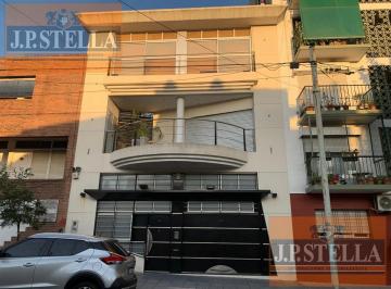 Casa · 330m² · 4 Ambientes · 1 Cochera · Excelente Casa 4 Ambientes C/ Cochera 306 m² Cubiertos - Parque Avellaneda
