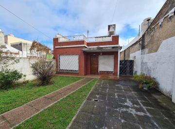 Casa · 150m² · 3 Ambientes · 2 Cocheras · Casa 3 Ambientes C/ Entrada de Auto - 150 m² Cub. - Ramos Mejia