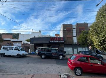 Edificio · 434m² · 6 Dormitorios · 2 Cocheras · Venta Edificio con Locales Sobre Av en Carlos Paz