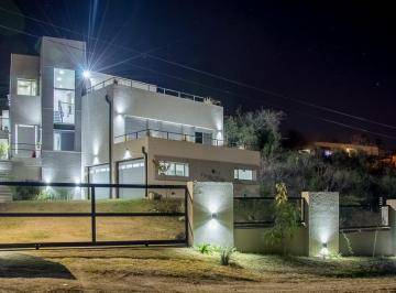Casa · 360m² · 3 Dormitorios · 4 Cocheras · Venta Casa en Carlos Paz Hermosa y Minimalista