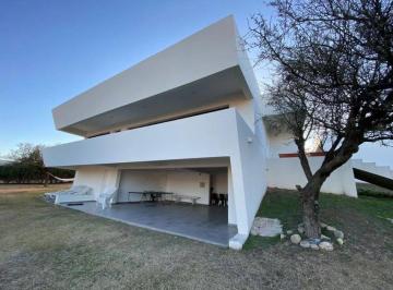 Casa · 400m² · 4 Dormitorios · 5 Cocheras · Venta Casa Entre Cordoba y Carlos Paz en Country Causana