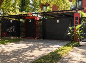 PH · 300m² · 8 Ambientes · 1 Cochera · Venta: Departamento de 1 Dormitorio con Cochera en Condominios, Funes