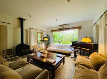 Foto1 · Hermosa Casa en Venta en La Barra, Punta del Este.