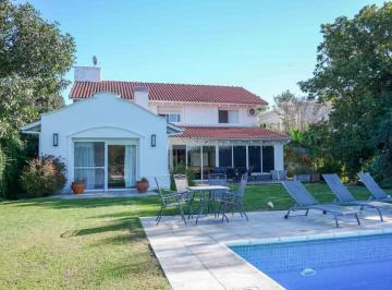 Casa · 400ha · 6 Ambientes · Country Jockey Club Casa en Venta