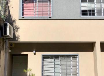 Casa de 4 ambientes, Vicente López · Dúplex en Venta de 4 Ambientes con Cochera y Jardín con Parrilla!
