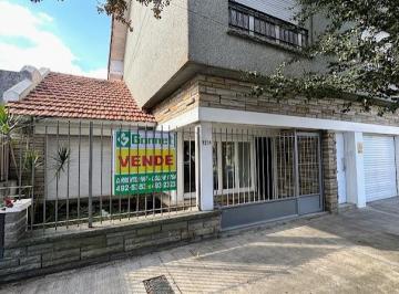 Casa de 3 ambientes, Mar del Plata · Chalet Pb con Garage y Jardín