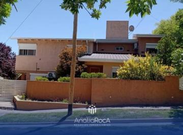 Casa · 311m² · 2 Dormitorios · Complejo de Departamento Mas Casa Principal en Venta