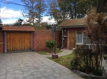 Casa · 120m² · 2 Dormitorios · 3 Cocheras · Casa en Lomas de Zamora Este