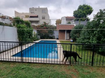 Casa · 303m² · 5 Ambientes · 3 Cocheras · Moderna Casa C/ Parque Pileta y G/ Play - Room