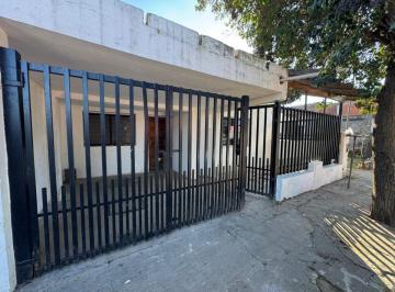 Casa de 10 ambientes, Córdoba · Tu Proxima Casa! 2 Dor + Patio con Galeria + Asador + Comedor + Living