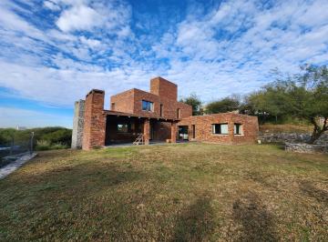 Casa · 250m² · 6 Ambientes · Vendo Casa 3 Dorm. - El Calicanto